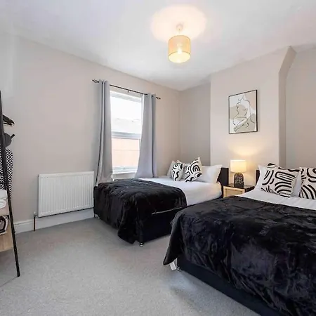 Feriehus Salford Central 3 Bed - Free Parking