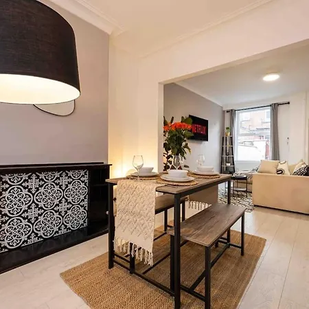 Salford Central 3 Bed - Free Parking Manchester