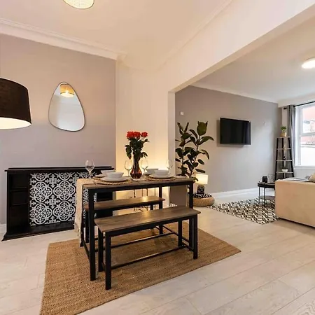 Feriehus Salford Central 3 Bed - Free Parking