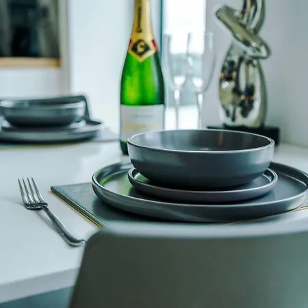 Modern Serviced With 24-7 Gym Access דירה