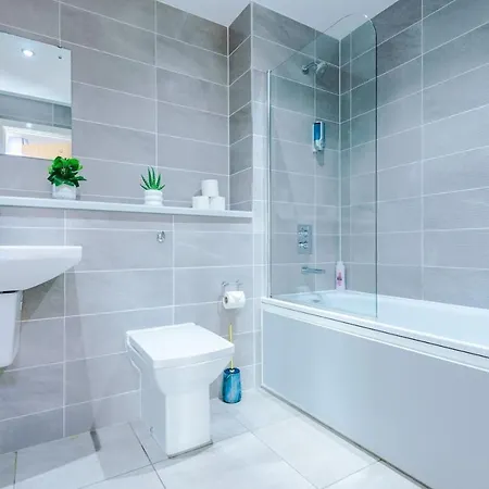 Modern Serviced With 24-7 Gym Access