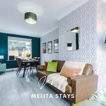 Stylish 3 Bedroom With Parking And Large Garden, Отель Манчестер