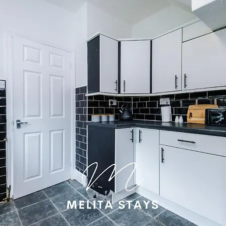 Hotel Stylish 3 Bedroom With Parking And Large Garden, Manchester