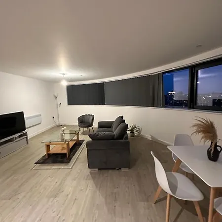 Stunning 2bedroom Apartment *