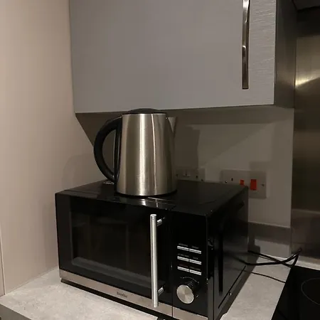 Stunning 2bedroom Apartment *