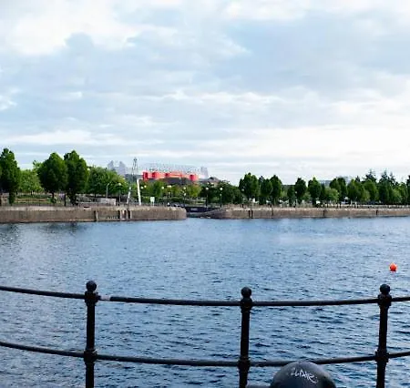 Stunning 2bedroom Apartment *