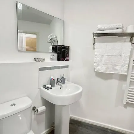 Cityfront Modern Apt near Centre/etihad, Free Parking * מנצ'סטר