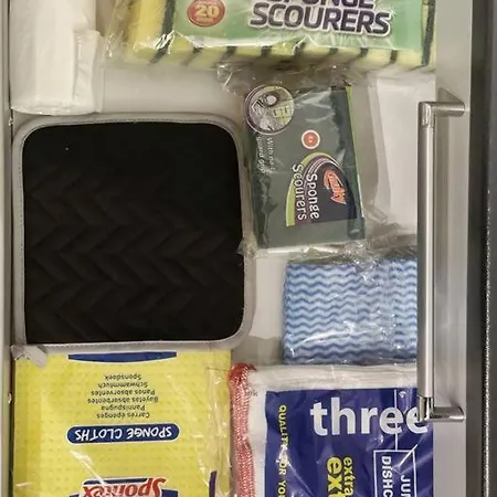 Cityfront Modern Apt near Centre/etihad, Free Parking דירה