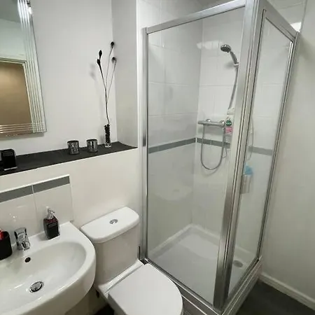 Cityfront Modern Apt near Centre/etihad, Free Parking Apartment