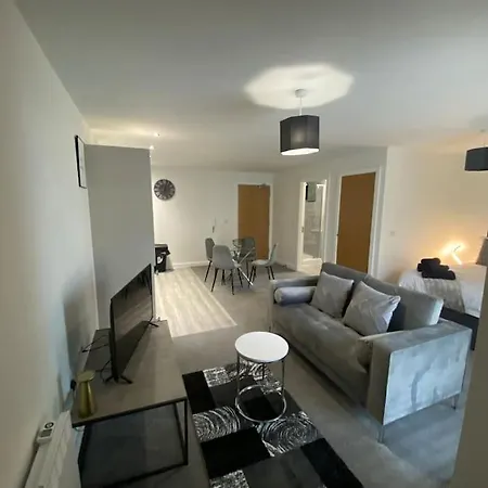 Beautiful 1 Bed Studio Apt In Central *