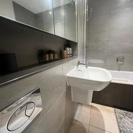 Modern And Spacious Centre * 맨체스터