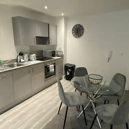 Beautiful 1 Bed Studio Apt In Central