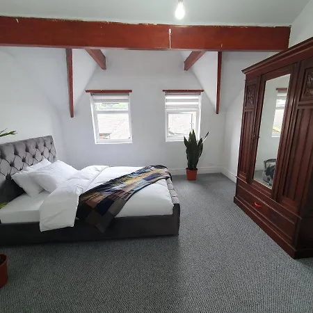 Quirky And Spacious 4 Bed Victorian House Homestay Manchester
