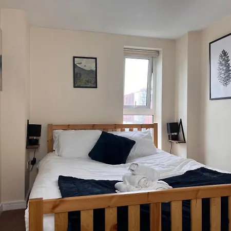 View Spacious 2 Bed 2 Bathrooms *