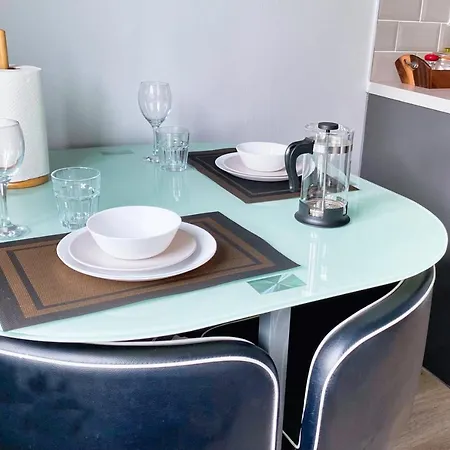 Modern Home, Beautiful Spacious Garden, Centre Netflix Holiday home