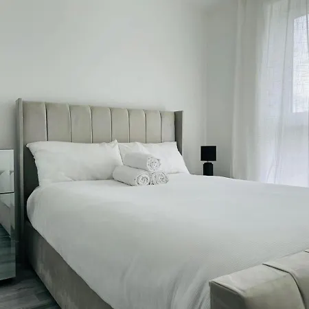 Homestay Stylish New Built Double Bed