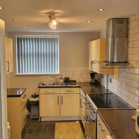 Spacious & Cosy In Apartment Manchester