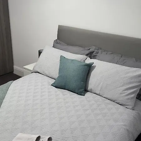 Spacious & Cosy In Apartment Manchester
