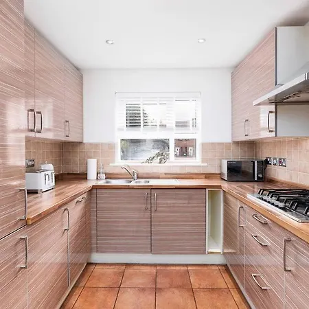 6 Beds 3 Bathroom House Close To Mcr City Centre Дом отдыха