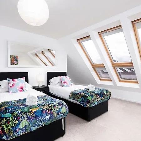 6 Beds 3 Bathroom House Close To Mcr City Centre Манчестер