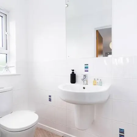 6 Beds 3 Bathroom House Close To Mcr City Centre Дом отдыха