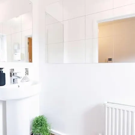 Дом отдыха 6 Beds 3 Bathroom House Close To Mcr City Centre *
