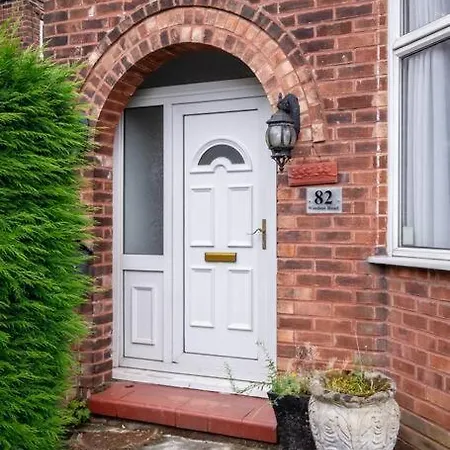 Windsor House 3 Bedrooms Sleeps 8 Отель