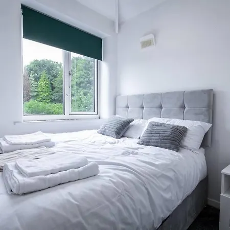 Windsor House 3 Bedrooms Sleeps 8