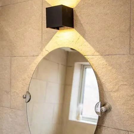 Windsor House 3 Bedrooms Sleeps 8 Отель Манчестер