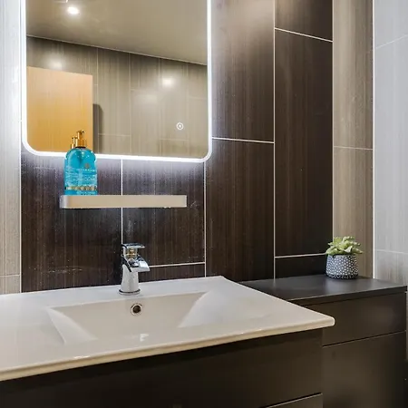Brimmond Homes - Nr To Univ, Hospitals, O2 Apollo, Plab & 7 Mins To Centre - Stylish, Modern & Secure 2 Bed, 2 Bath With Allocated Free Parking Lägenhet