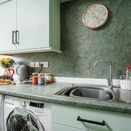 Brimmond Homes - Nr To Univ, Hospitals, O2 Apollo, Plab & 7 Mins To Centre - Stylish, Modern & Secure 2 Bed, 2 Bath With Allocated Free Parking