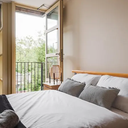 Brimmond Homes - Nr To Univ, Hospitals, O2 Apollo, Plab & 7 Mins To Centre - Stylish, Modern & Secure 2 Bed, 2 Bath With Allocated Free Parking *