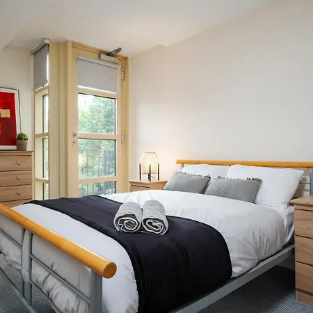 Brimmond Homes - Nr To Univ, Hospitals, O2 Apollo, Plab & 7 Mins To Centre - Stylish, Modern & Secure 2 Bed, 2 Bath With Allocated Free Parking