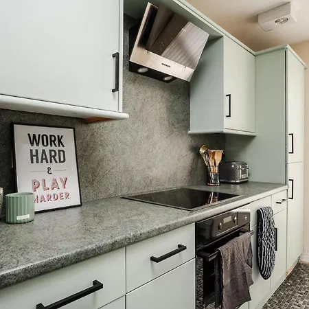 Brimmond Homes - Nr To Univ, Hospitals, O2 Apollo, Plab & 7 Mins To Centre - Stylish, Modern & Secure 2 Bed, 2 Bath With Allocated Free Parking