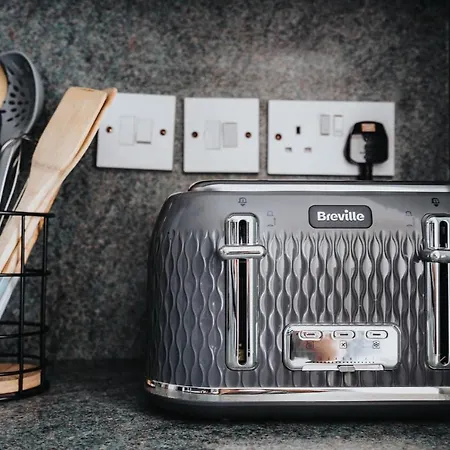 Brimmond Homes - Nr To Univ, Hospitals, O2 Apollo, Plab & 7 Mins To Centre - Stylish, Modern & Secure 2 Bed, 2 Bath With Allocated Free Parking Διαμέρισμα *