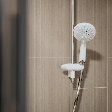 Brimmond Homes - Nr To Univ, Hospitals, O2 Apollo, Plab & 7 Mins To Centre - Stylish, Modern & Secure 2 Bed, 2 Bath With Allocated Free Parking *