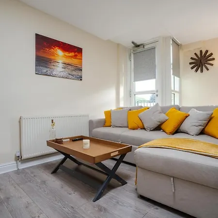 Brimmond Homes: Modern City-center With Parking Apartment Manchester