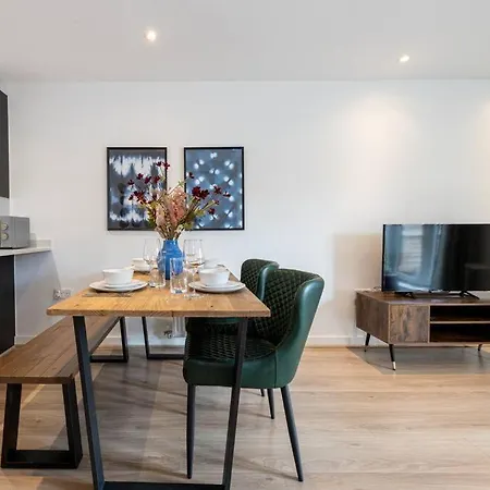 Spacious House W/ Free Parking Holiday home
