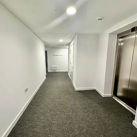 Apartment Morden 2 Bed - Old Trafford *