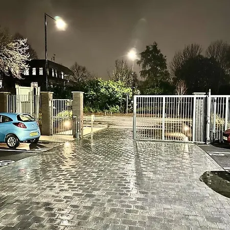 Morden 2 Bed - Old Trafford Apartamento *