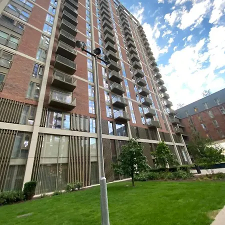 Apartment 3 Bed Luxury Spacious With Pool