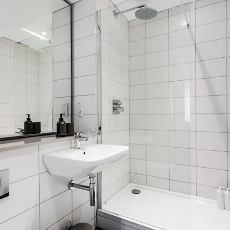 3 Bed Luxury Spacious With Pool