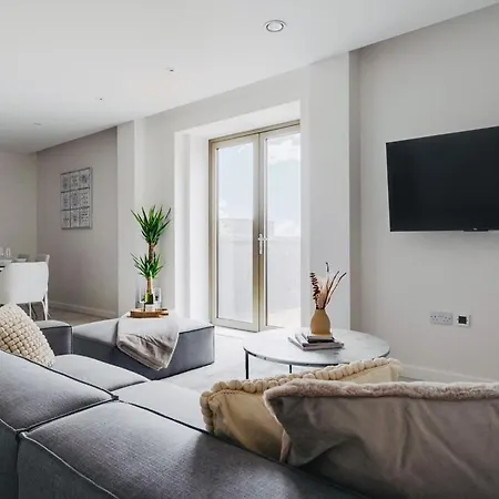 Apartment 3 Bed Luxury Spacious With Pool Manchester