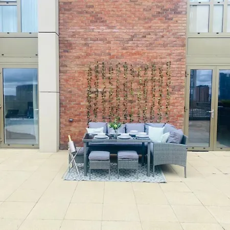 3 Bed Luxury Spacious With Pool *