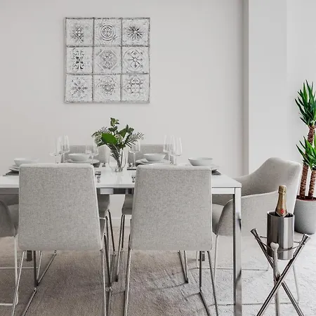 3 Bed Luxury Spacious With Pool Apartment *