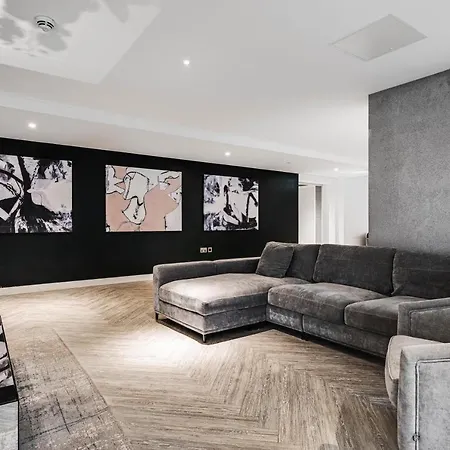3 Bed Luxury Spacious With Pool Apartment
