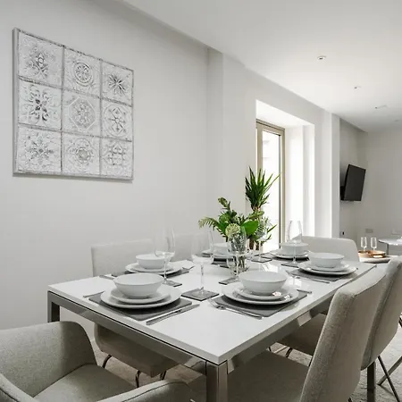 3 Bed Luxury Spacious With Pool Apartment *