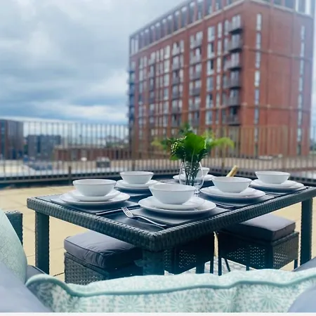 Apartment 3 Bed Luxury Spacious With Pool Manchester