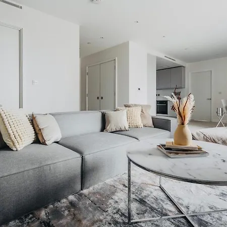 3 Bed Luxury Spacious With Pool *