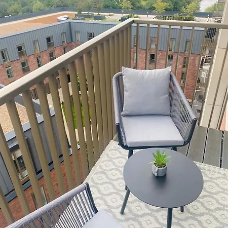 Apartment 3 Bed Luxury Spacious With Pool